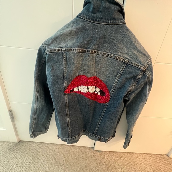 Jeans jacket with patch - Picture 2 of 6